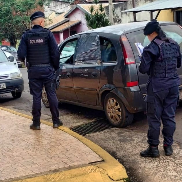 Secuestran un auto incautan cocaina detienen a tres personas y una menor tras persecucion en Posadas 1 - 1