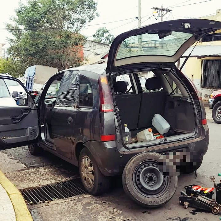 Secuestran un auto incautan cocaina detienen a tres personas y una menor tras persecucion en Posadas 3 - 7