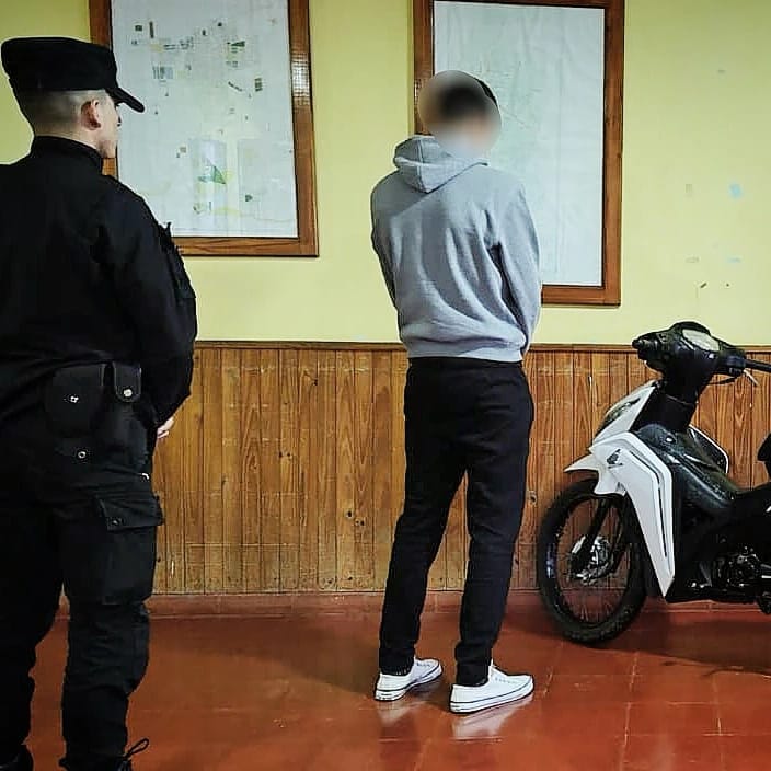 detenido y moto (1)