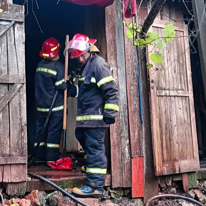 Detuvieron a un hombre que habría provocado el incendio de su propia casa en Aristóbulo