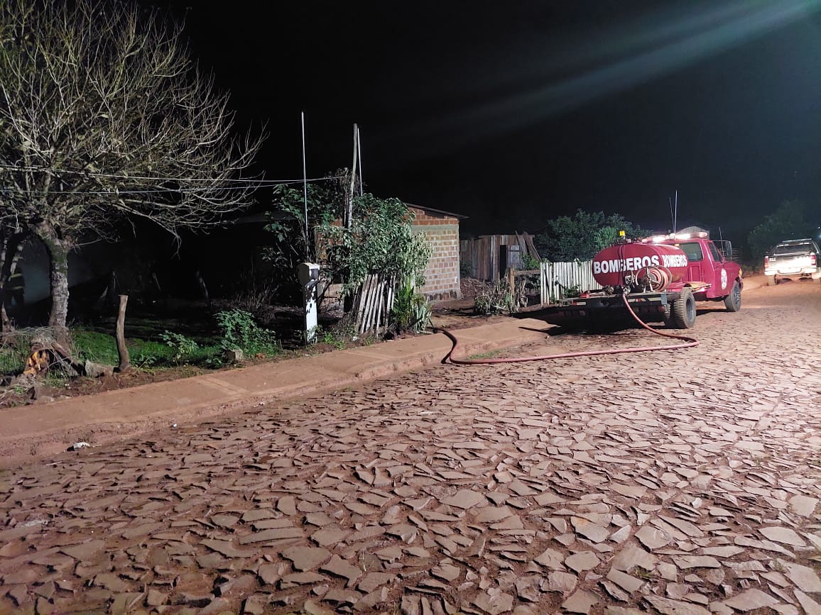 Wanda: incendio causó daños totales en una vivienda