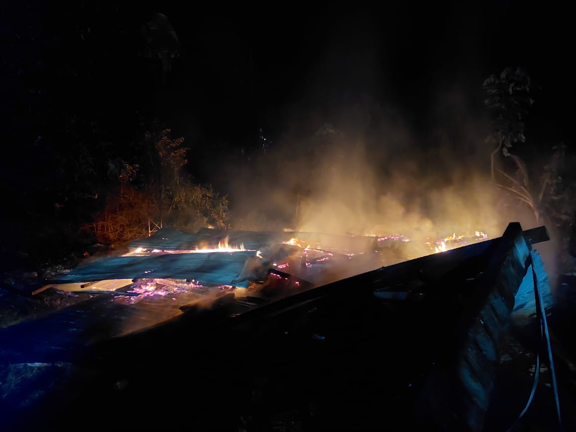 Wanda: incendio causó daños totales en una vivienda