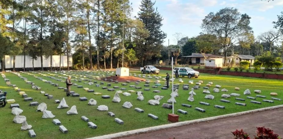 Secuestraron casi 8 toneladas de marihuana en Montecarlo: hay un detenido