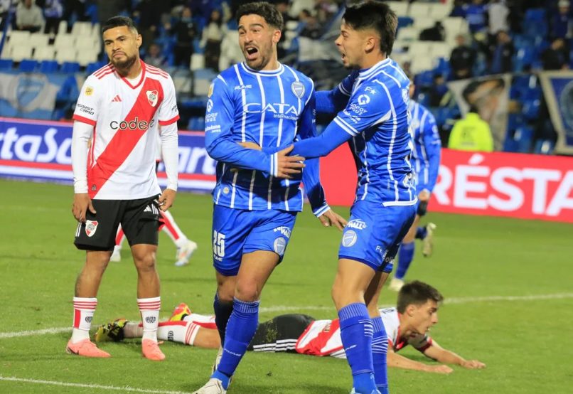 River perdió contra Godoy Cruz y se aleja de la pelea por la Liga Profesional