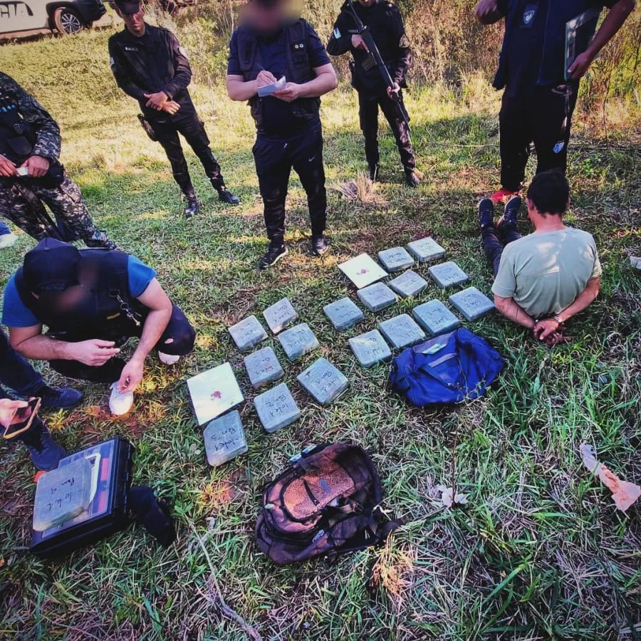 Secuestraron ladrillos de marihuana y atraparon a un narcodelivery en Roca