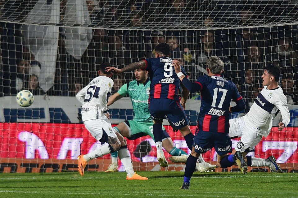 San Lorenzo logró su primera victoria en la Liga Profesional ante Gimnasia