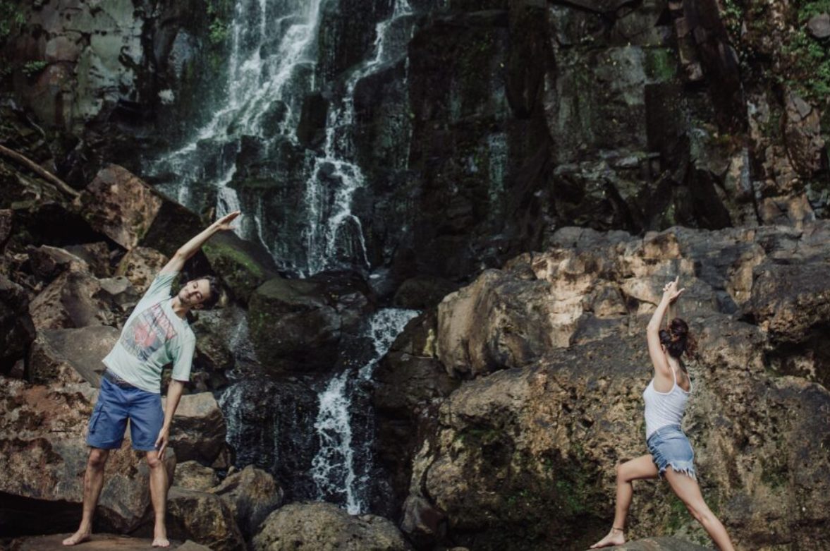 Actividades de yoga y senderismo en el Parque Salto Encantado