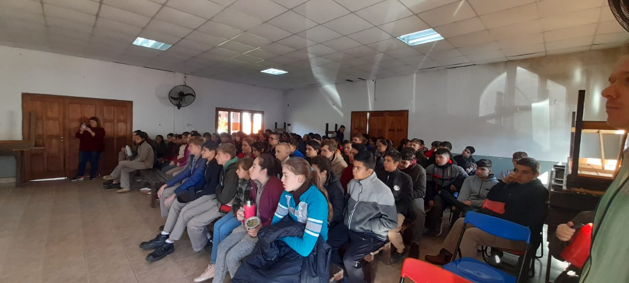 Continuan las charlas de Juego Responsable del IPLyC en Misiones 1 - 1