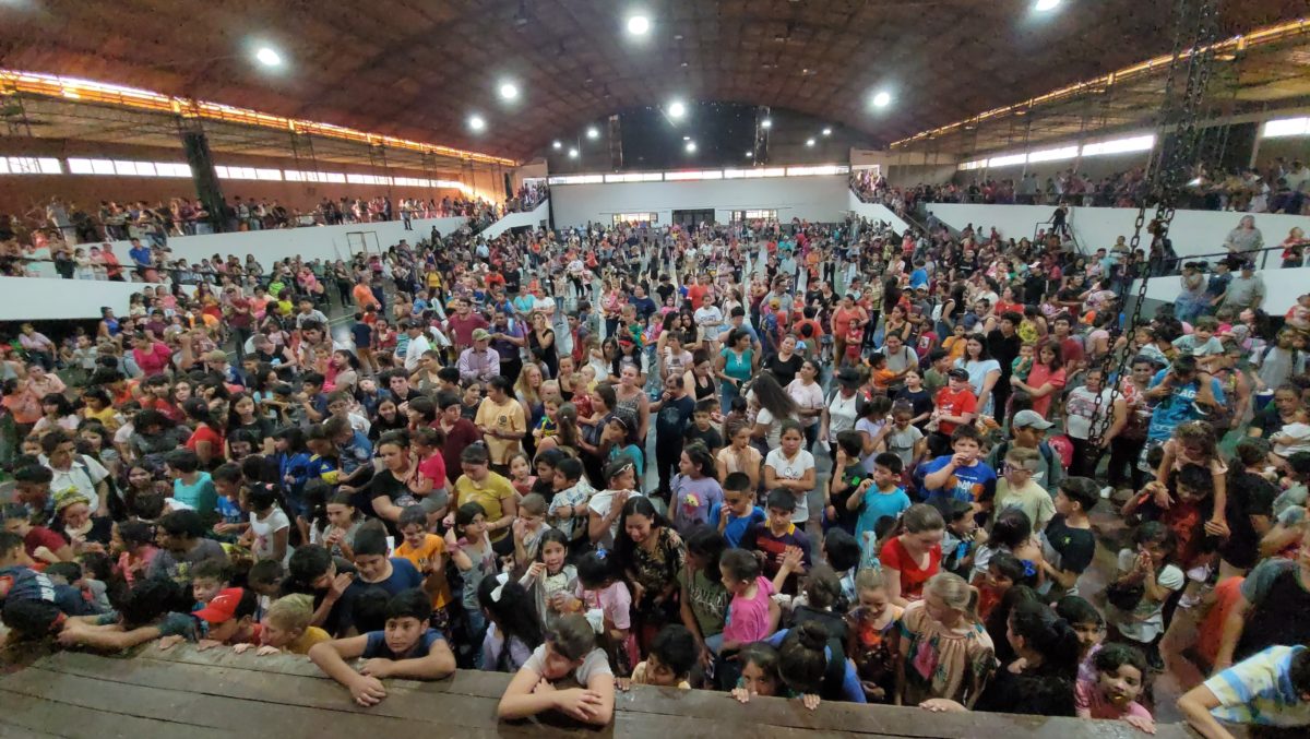 El polideportivo municipal de Campo Grande se llenó de color y alegría en la celebración por el Día del Niño