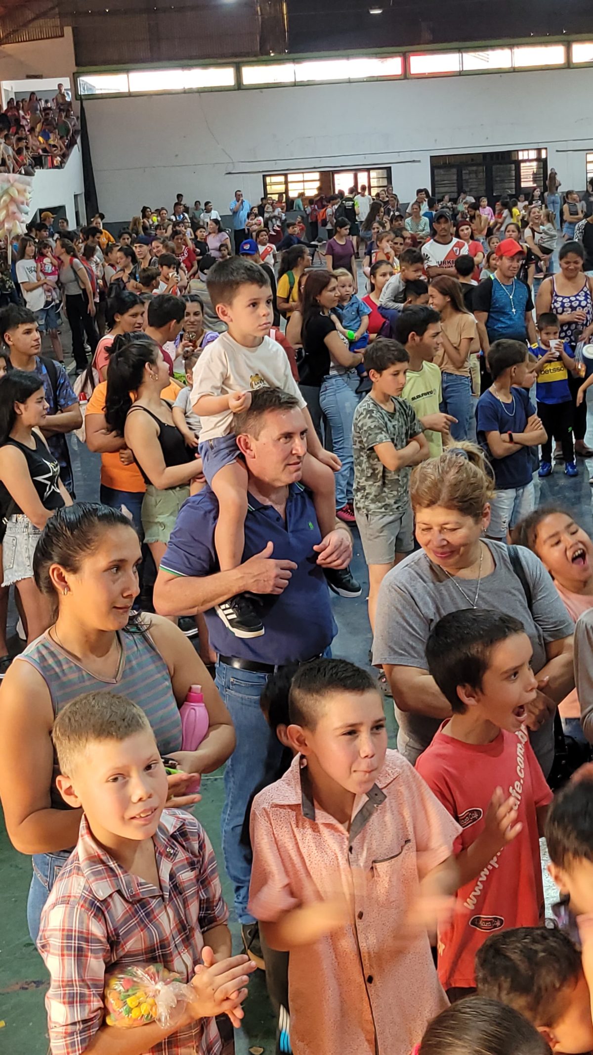 El polideportivo municipal de Campo Grande se llenó de color y alegría en la celebración por el Día del Niño