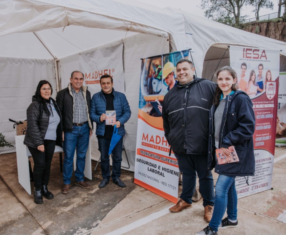 Stelatto y Herrera Ahuad recorrieron la Expo Posadas Ciudad Universitaria en la Costanera