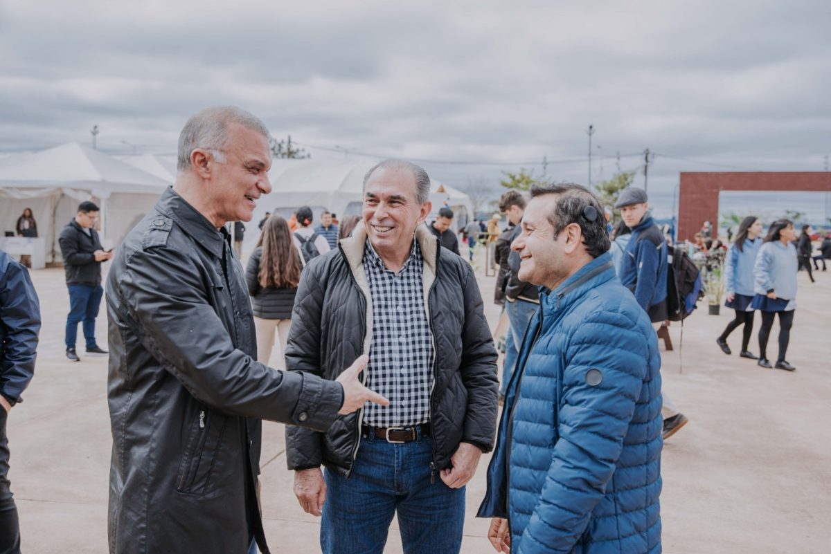 Stelatto y Herrera Ahuad recorrieron la Expo Posadas Ciudad Universitaria en la Costanera