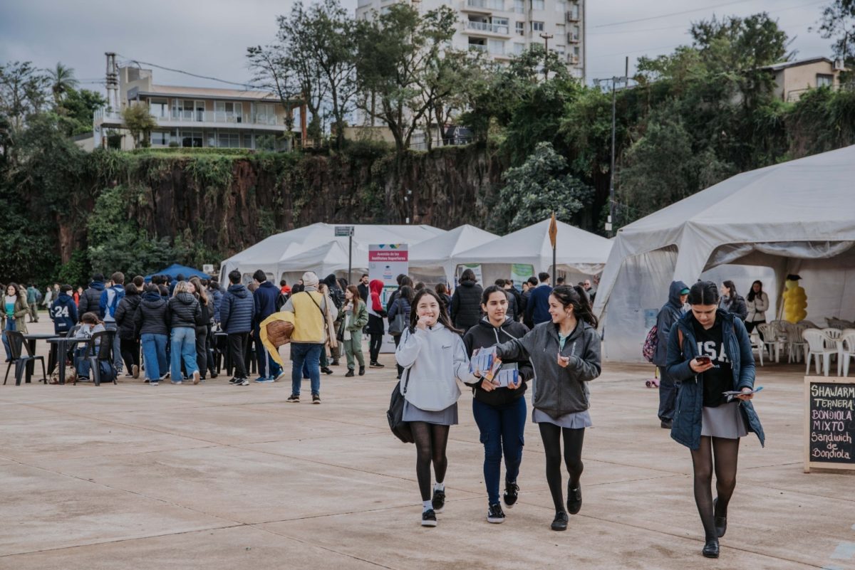 Stelatto y Herrera Ahuad recorrieron la Expo Posadas Ciudad Universitaria en la Costanera