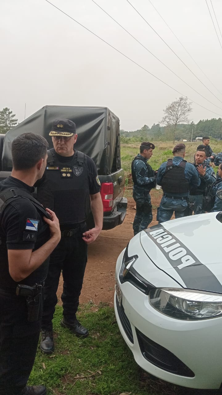 La Policía de Misiones rodea la vivienda de un hombre atrincherado que atacó a tiros a efectivos de la fuerza