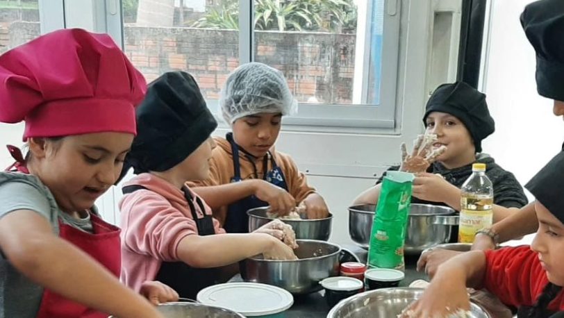 Clases de gastronomía en las Aulas Talleres Móviles: espacios de aprendizaje y diversión para los más chicos