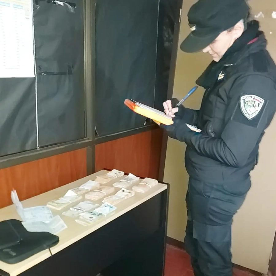 detenidos 2 1 - 3