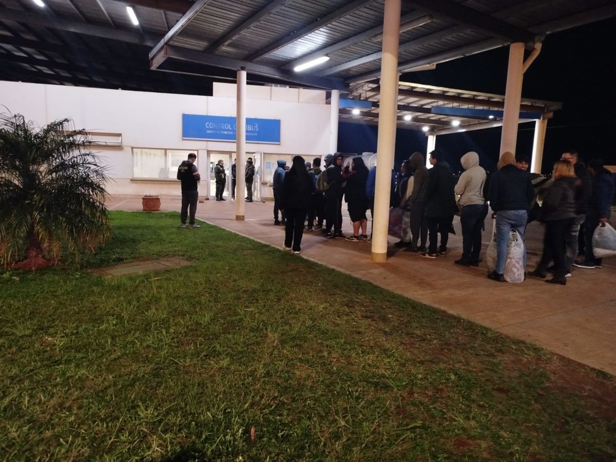 paraguayos deportados 2 - 5