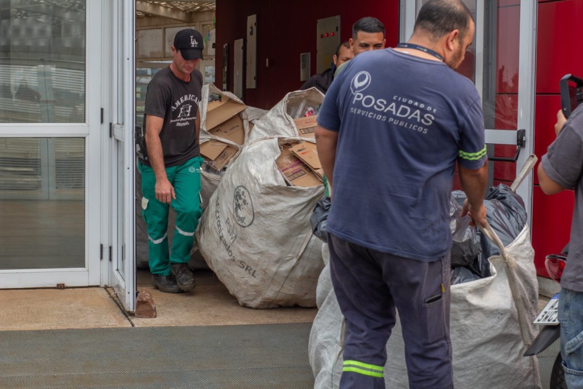 Comenzó el pesaje de los elementos recolectados para el concurso de Reciclaje Estudiantil