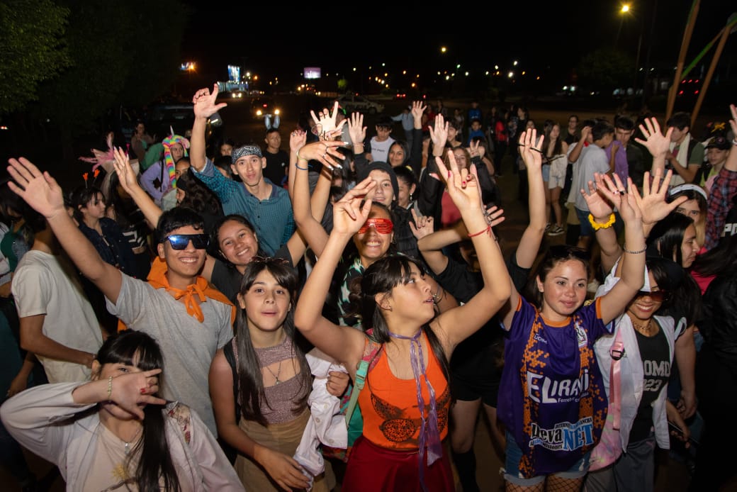Con la entrega simbolica de la llave de la ciudad inicio la Semana del Estudiante en San Javier 3 - 5
