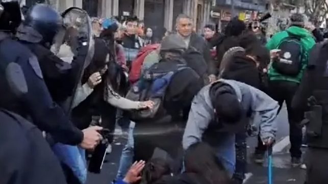 Denuncian a Patricia Bullrich por el gas pimienta arrojado a una nena de 10 años