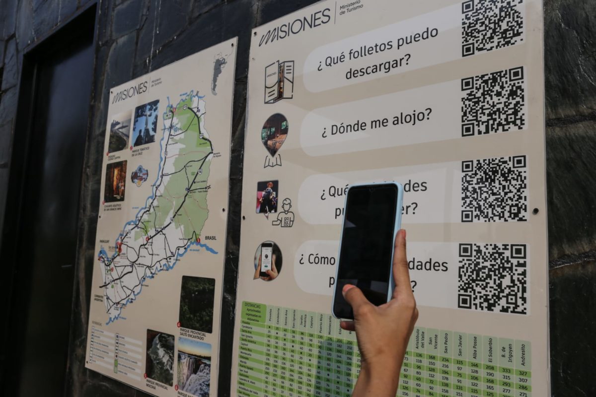 Passalacqua inauguró el portal de acceso y el Centro Cívico de Loreto