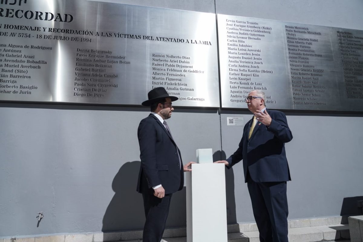 Passalacqua visitó la Amia en homenaje a las víctimas del Atentado