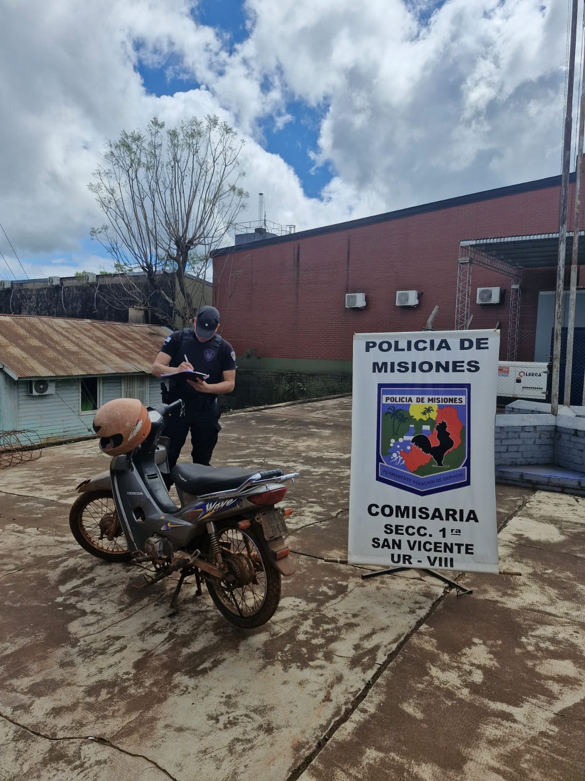 Recuperaron cinco vehículos robados y detuvieron a tres sospechosos en distintas localidades