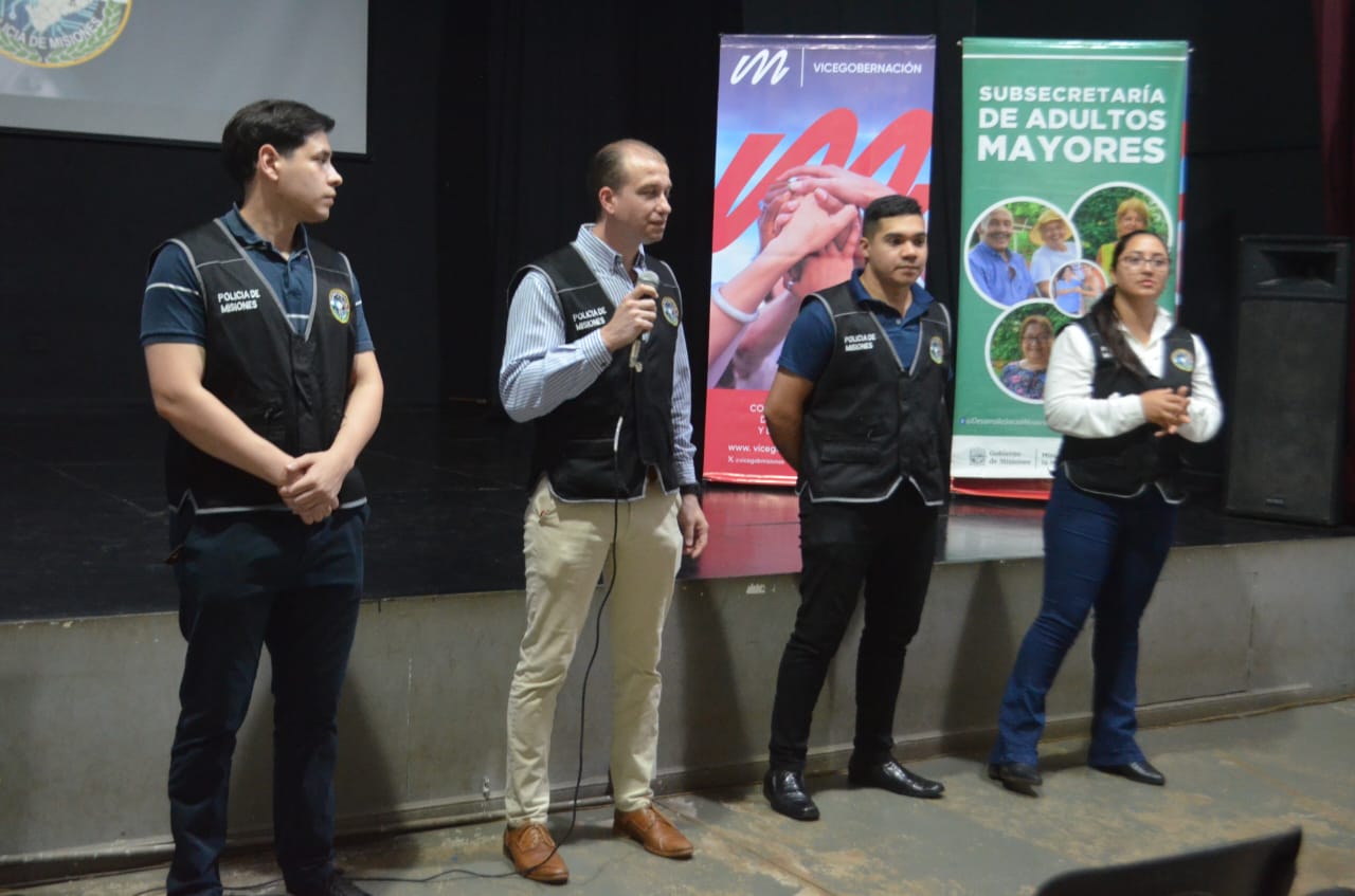 La Policia de Misiones brindo talleres de cibercrimen para evitar estafas y proteger a los ciudadanos 3 - 1
