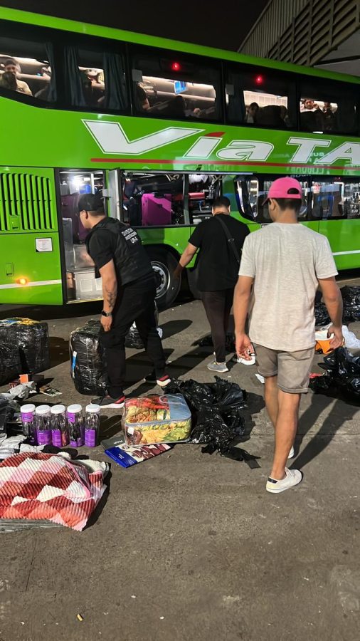 Policías decomisaron mercadería de contrabando en la terminal de ómnibus de Posadas