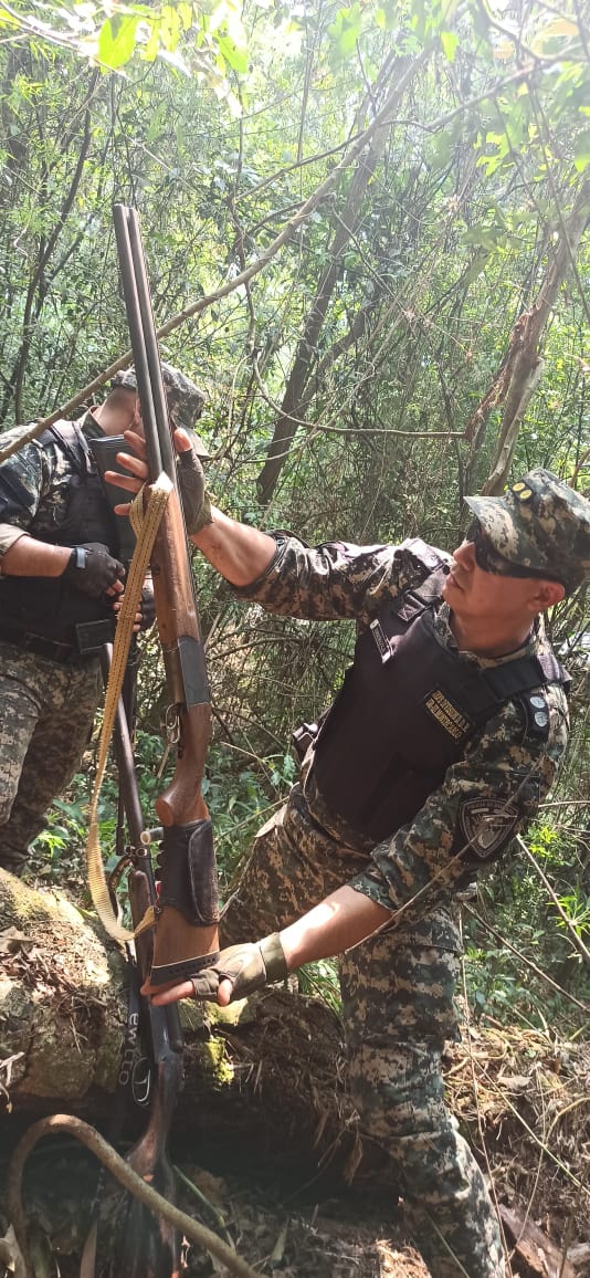 Policías desarticularon un campamento furtivo en Caraguatay y secuestraron armas