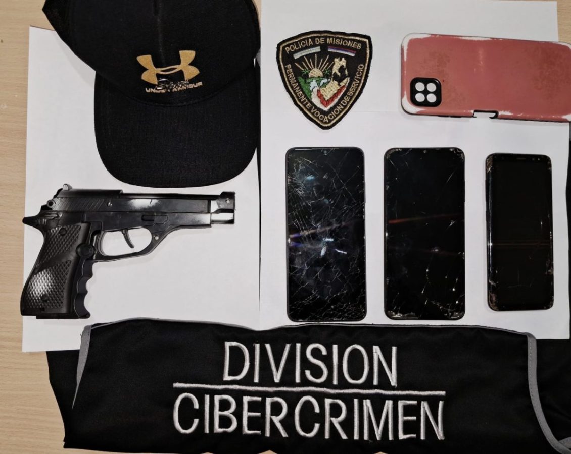 Secuestraron drogas y demoraron a un menor buscado por robo tras allanamientos en Jardin America 1 - 1