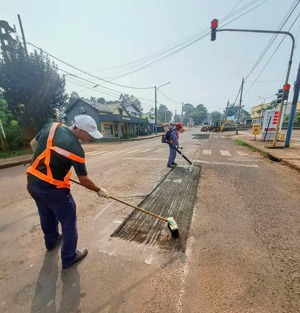 Comenzaron los trabajos de bacheo en diferentes avenidas de Montecarlo