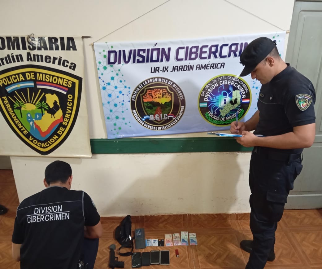 Jardín América: tres hombres fueron detenidos tras asaltar con un arma de utilería a un adolescente 1 2 - detenidos jardin america 1 - 1