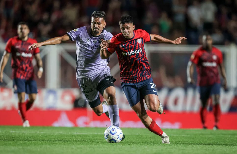 En un partido polémico, San Lorenzo cortó la mala racha ante Barracas Central