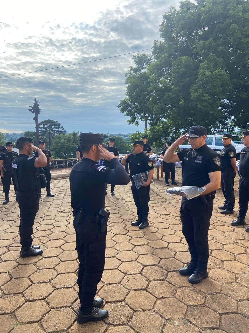 Continúa la entrega de equipamiento para el personal policial de toda la provincia