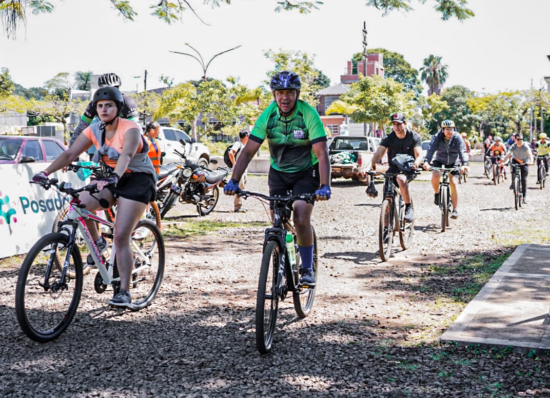 Más de 100 personas participaron del Cicloturismo Urbano en el Jardín Botánico de Posadas