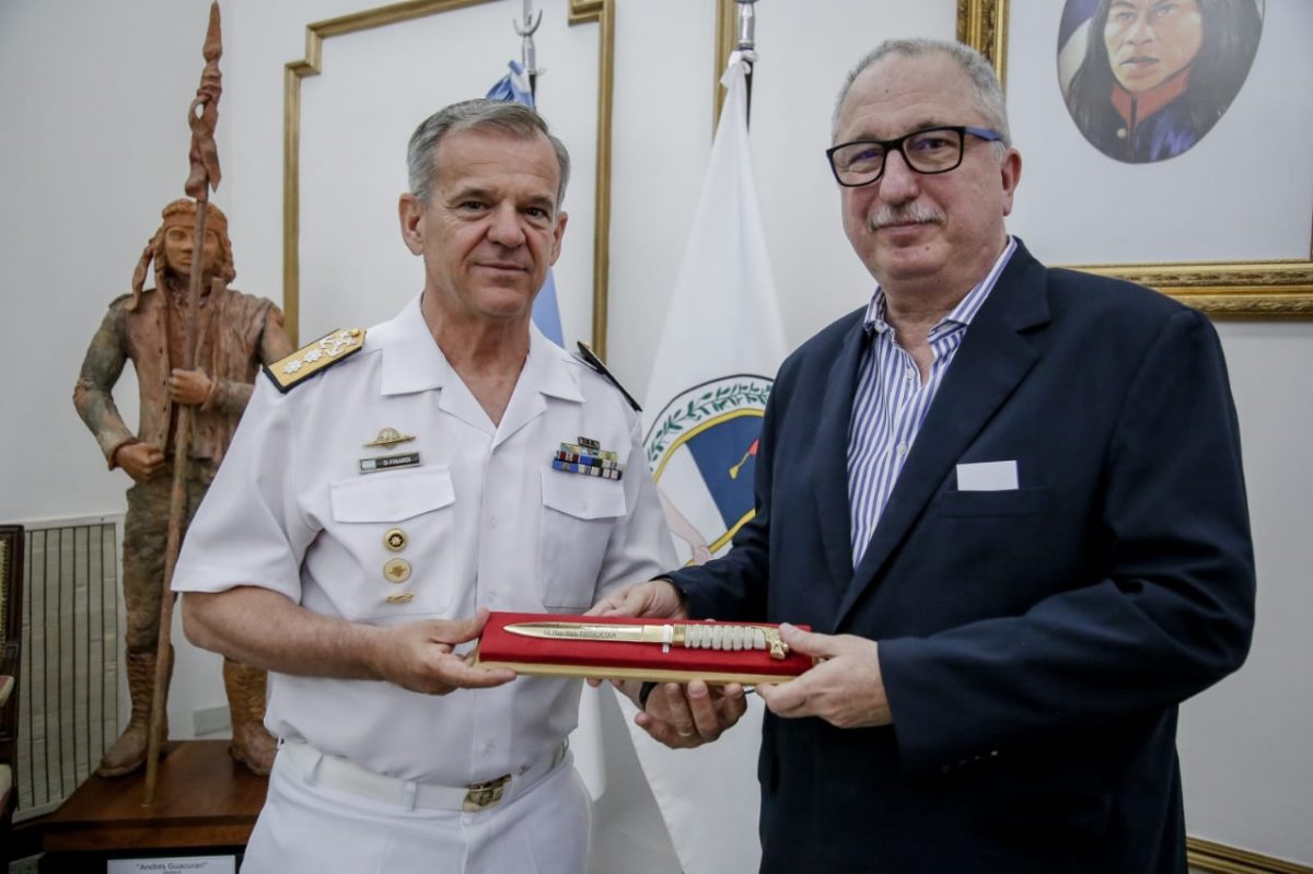 Passalacqua se reunió con el comandante del área fluvial de la Armada Argentina