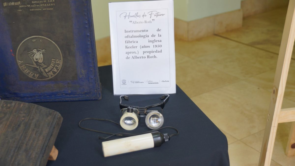 Inauguraron la muestra Huellas de Futuro en honor a Alberto Roth en la Legislatura misionera 1 - 3