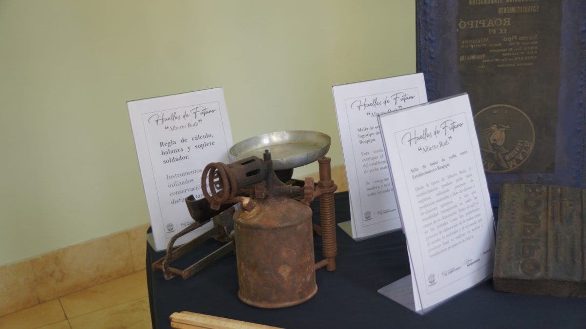 Inauguraron la muestra Huellas de Futuro en honor a Alberto Roth en la Legislatura misionera 6 - 5