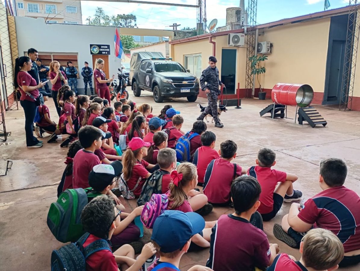 Los ninos y jovenes conocen los servicios y tecnologia de la Policia de Misiones 2 - 7