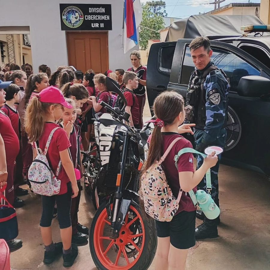 Los ninos y jovenes conocen los servicios y tecnologia de la Policia de Misiones 3 - 5