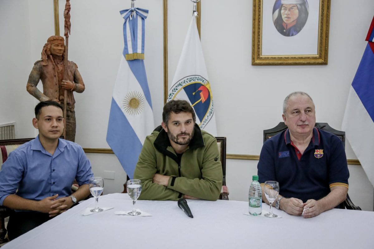 Passalacqua encabezó el lanzamiento de 3° edición de las becas 