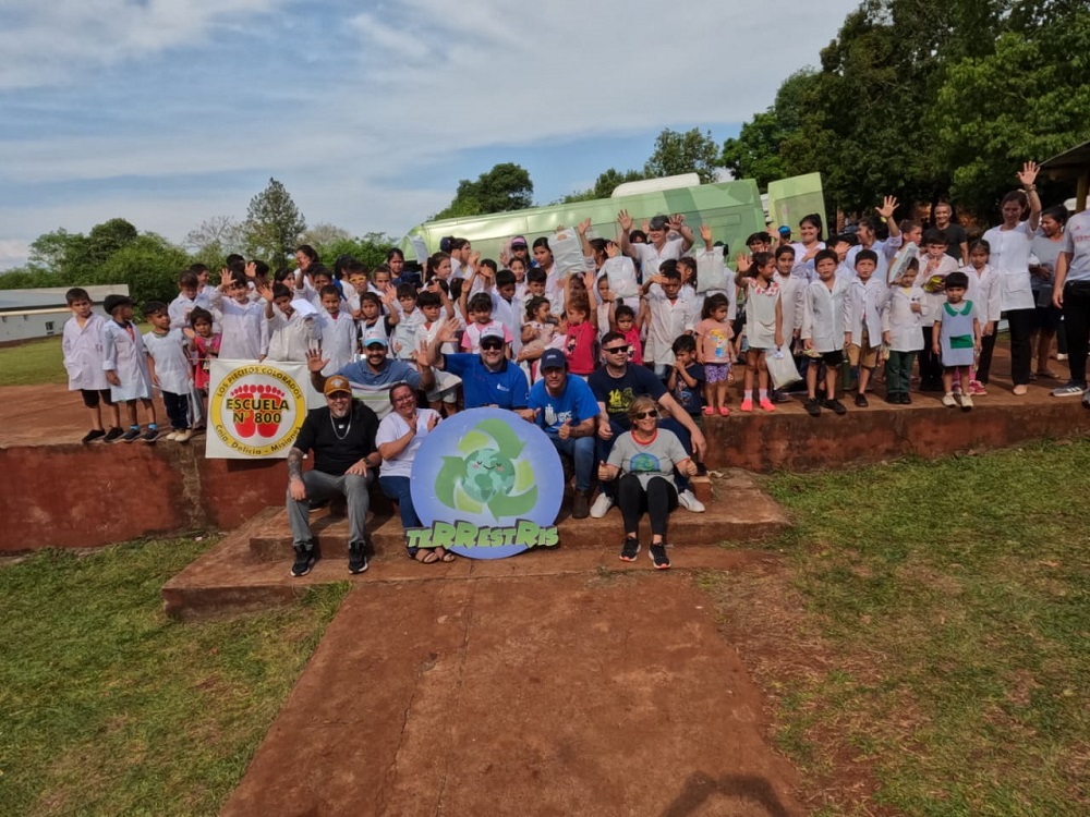 TeRRestRis llevó mensajes de cuidado del ambiente a la Escuela N° 800 en Colonia Delicia
