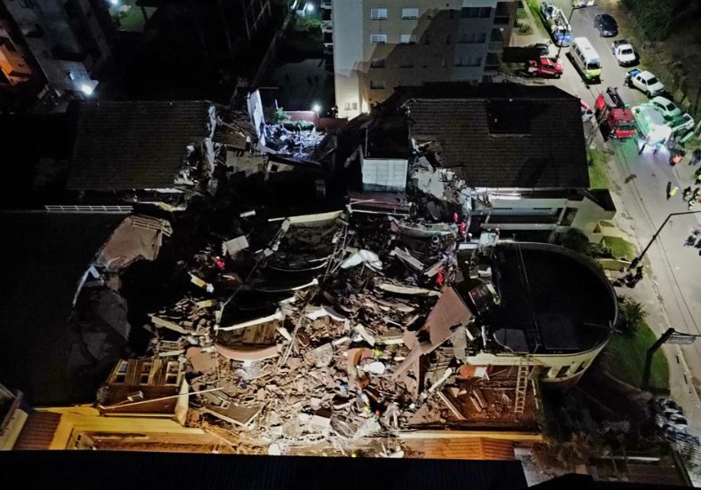 Villa Gesell se derrumbo una parte de un edificio y hay varias personas desaparecidas 1 - 1