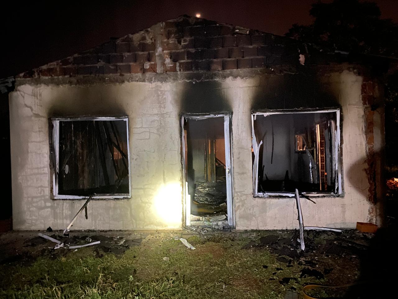 Incendio consumió por completo una vivienda nueva en Iguazú