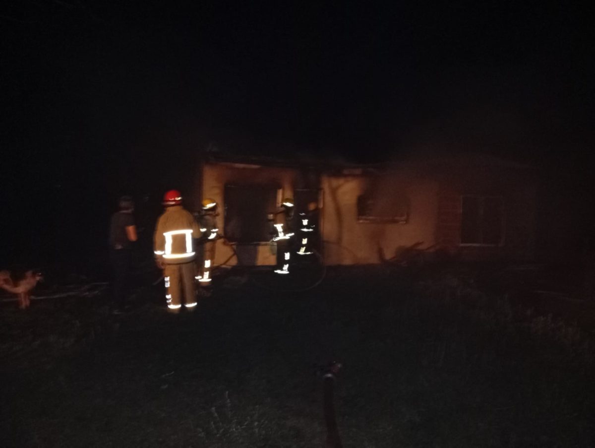 Incendio consumió por completo una vivienda nueva en Iguazú