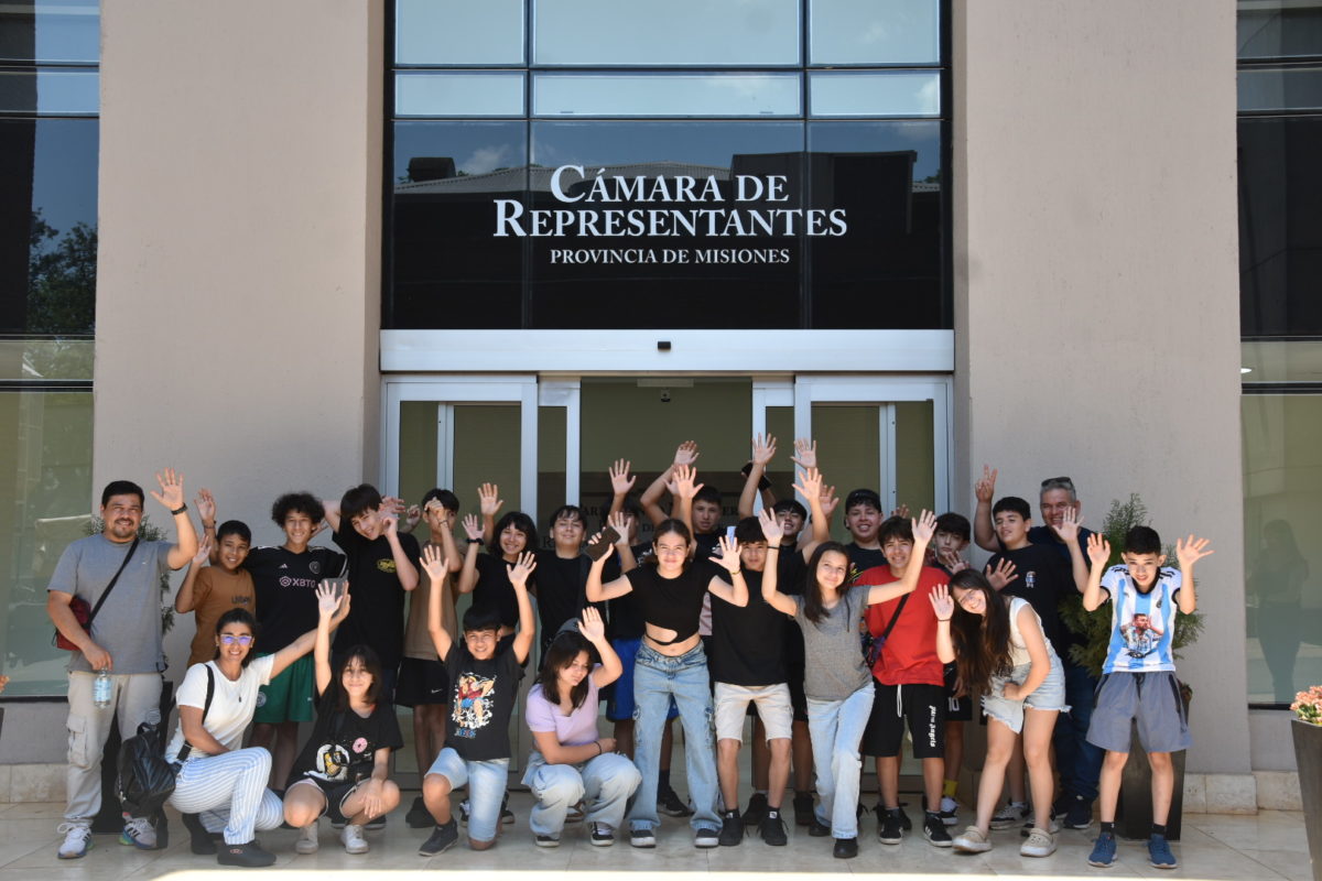 Estudiantes de distintos puntos de la provincia continúan recorriendo la Legislatura