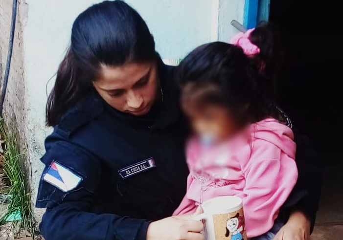 niña resguardada