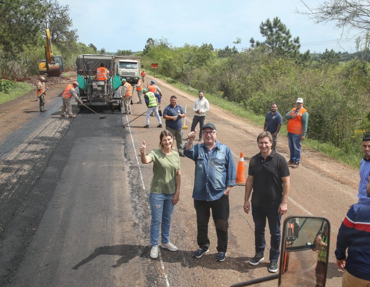 Passalacqua recorrió las obras en la ruta provincial N°4, entre Almafuerte y Alem