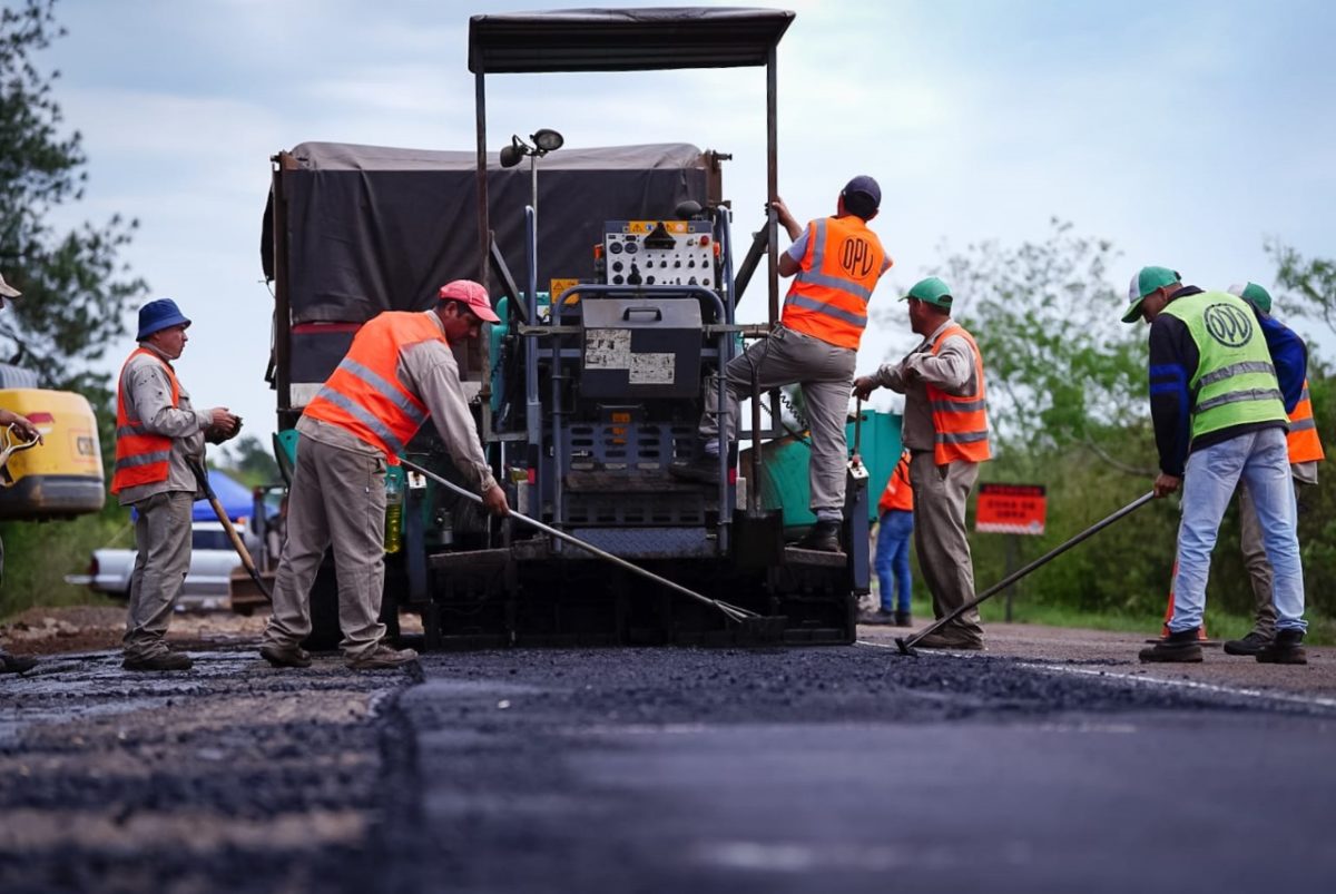 Passalacqua recorrió las obras en la ruta provincial N°4, entre Almafuerte y Alem